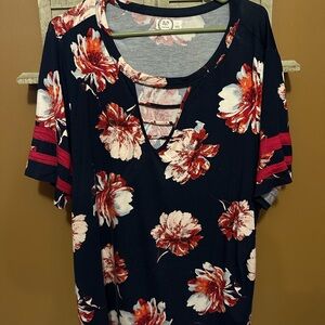 Maurices Navy and Red Floral Short Sleeve Top